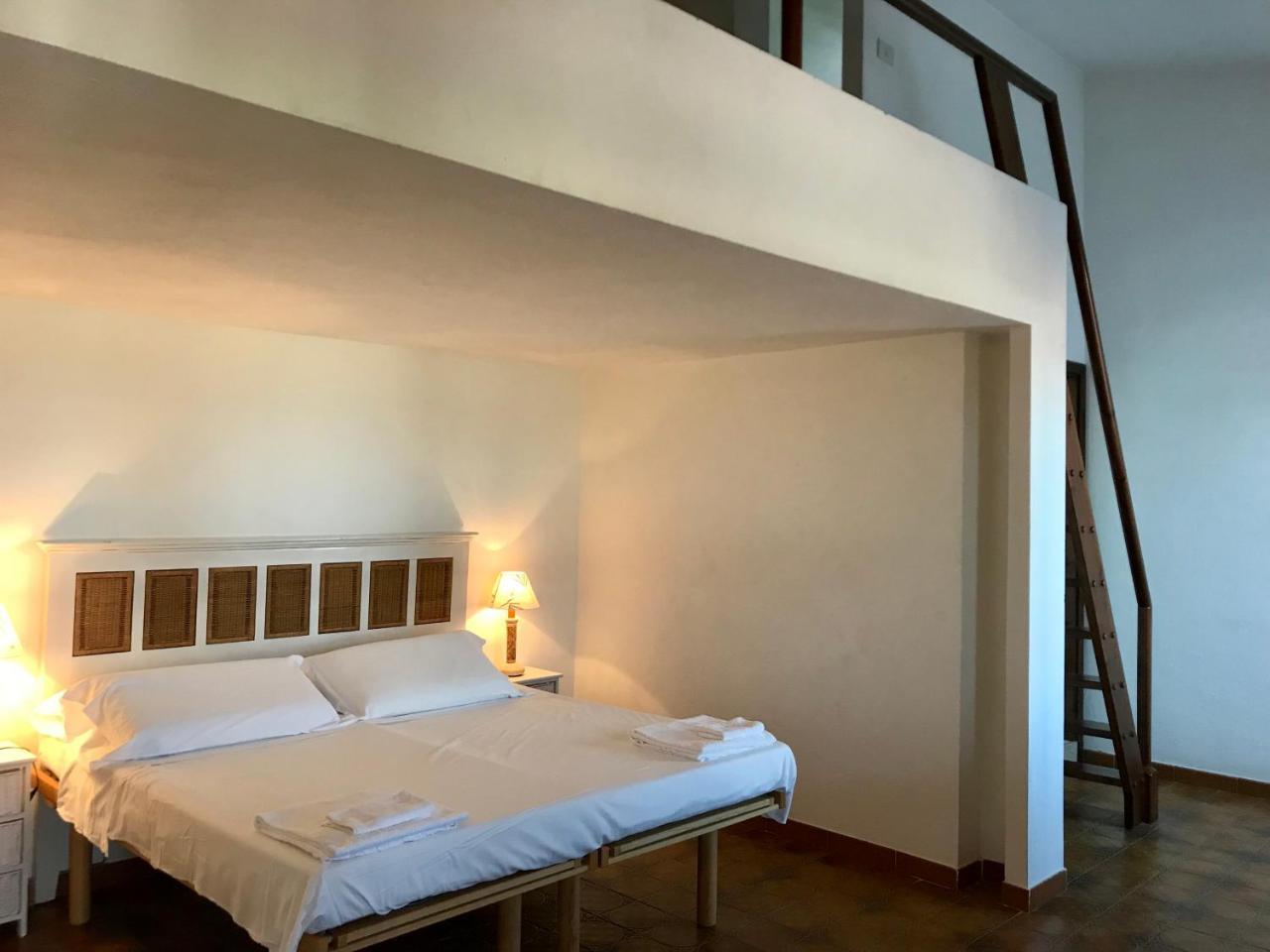 Hotel Su Meriagu カピターナ エクステリア 写真