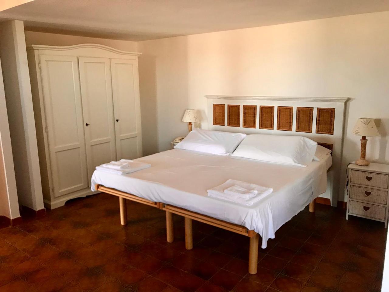 Hotel Su Meriagu カピターナ エクステリア 写真